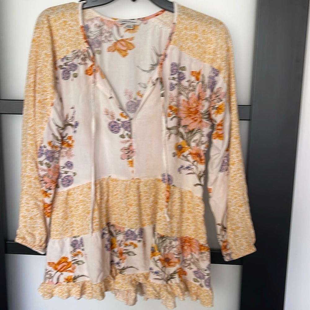 American Eagle Boho Floral Top size M  Yellow, Orange Blue Pink Cream Peplum